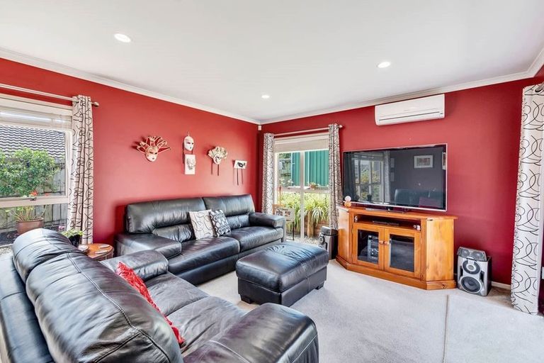 Photo of property in 6 Fairford Avenue, Henderson, Auckland, 0612
