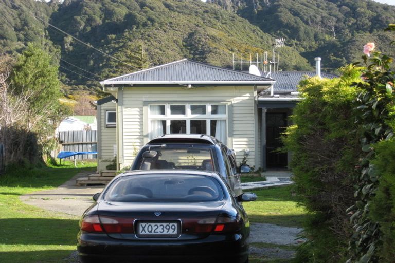 Photo of property in 65 Wainuiomata Road, Wainuiomata, Lower Hutt, 5014