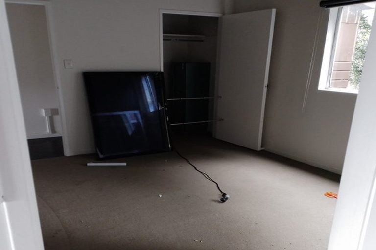 Photo of property in 10 Lilburn Crescent, Massey, Auckland, 0614