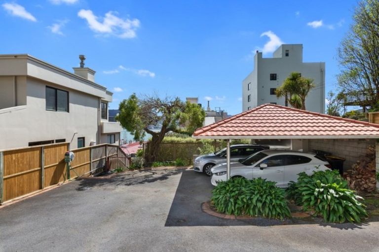 Photo of property in 210 Oriental Parade, Oriental Bay, Wellington, 6011