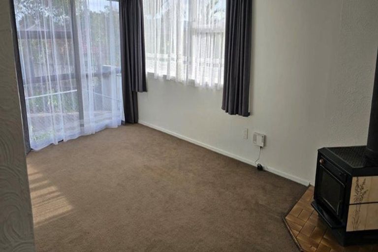 Photo of property in 1/37 Kirrie Avenue, Te Atatu South, Auckland, 0610