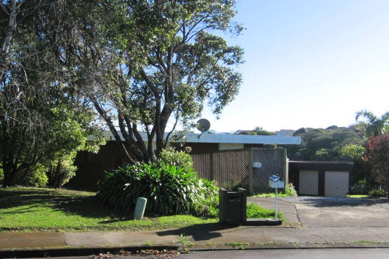 Photo of property in 2/13 Estelle Place, Farm Cove, Auckland, 2012