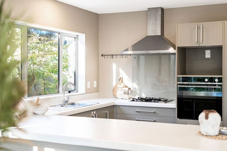 Photo of property in 6 Sumner Terrace, Aotea, Porirua, 5024