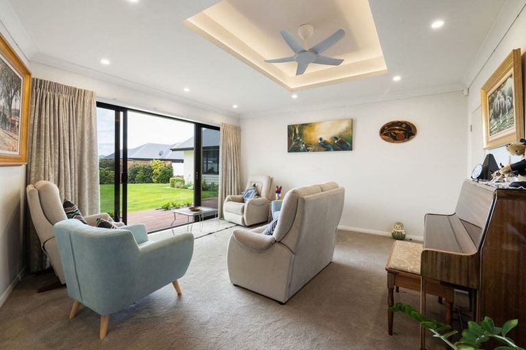 Photo of property in 2 Kotare Grove, Cambridge, 3434