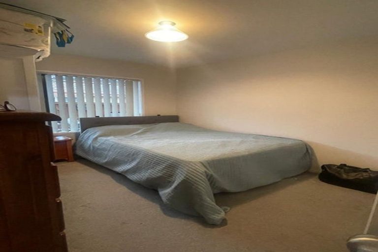 Photo of property in 64 Sandwick Drive, Weymouth, Auckland, 2103