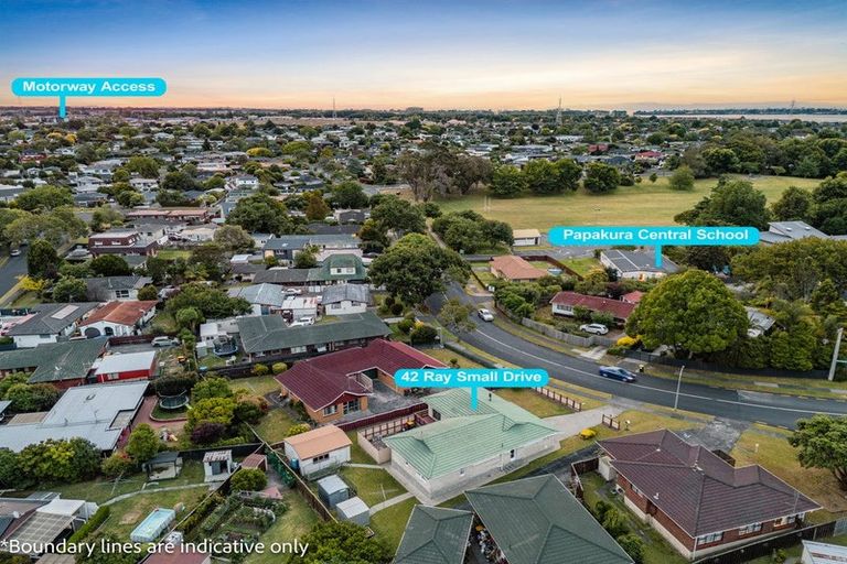 Photo of property in 42 Ray Small Drive, Pahurehure, Papakura, 2113