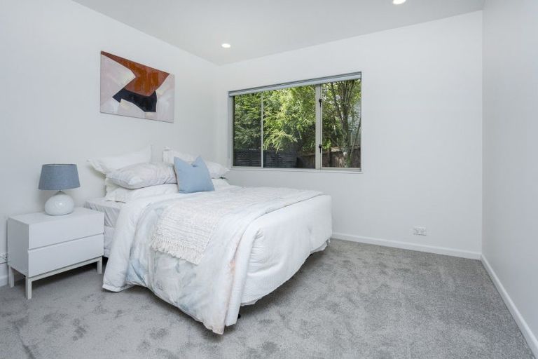 Photo of property in 46 Goldfinch Rise, Unsworth Heights, Auckland, 0632