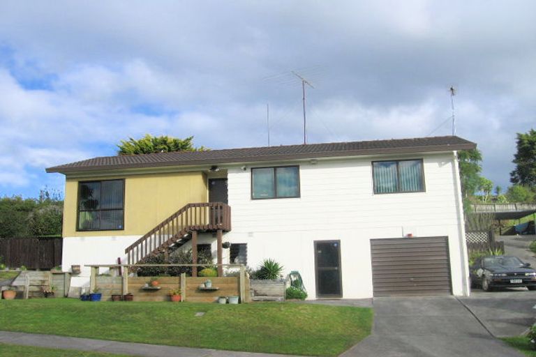 Photo of property in 4 Halloran Place, Massey, Auckland, 0614