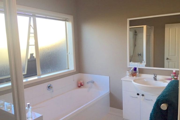 Photo of property in 33 William Dawson Crescent, Wigram, Christchurch, 8025