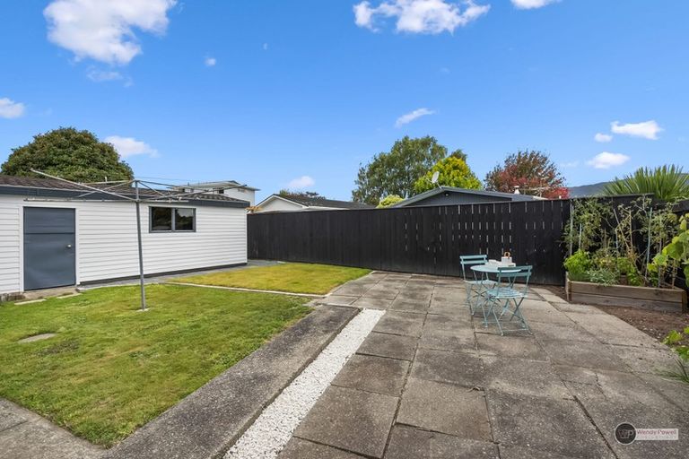 Photo of property in 6 Omaha Grove, Totara Park, Upper Hutt, 5018