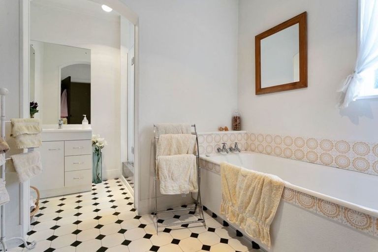 Photo of property in 92 Hall Street, Cambridge, 3434