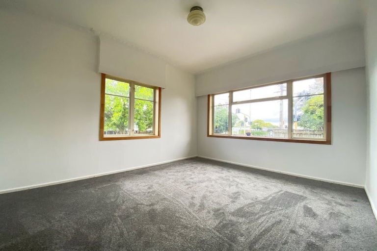 Photo of property in 277 Hobsonville Road, Hobsonville, Auckland, 0618