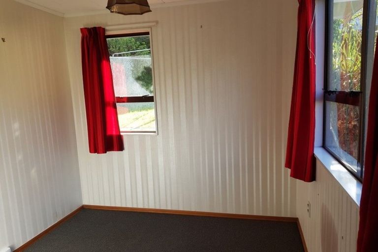 Photo of property in 37 Postgate Drive, Whitby, Porirua, 5024