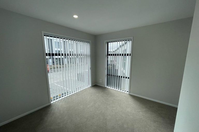 Photo of property in 2 Mikoikoi Crescent, Mangere Bridge, Auckland, 2022