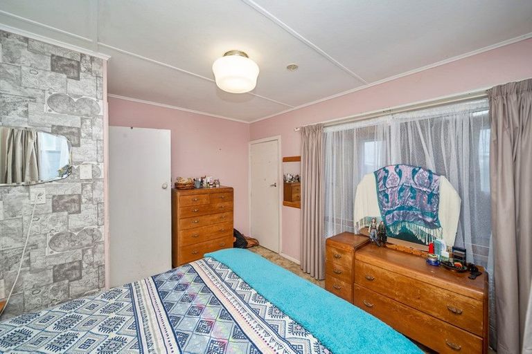 Photo of property in 38 Paritutu Road, Spotswood, New Plymouth, 4310