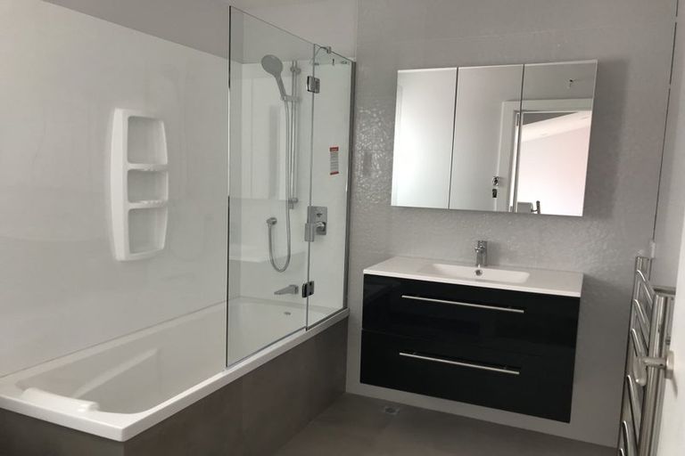 Photo of property in 2/121 Rongotai Road, Kilbirnie, Wellington, 6022