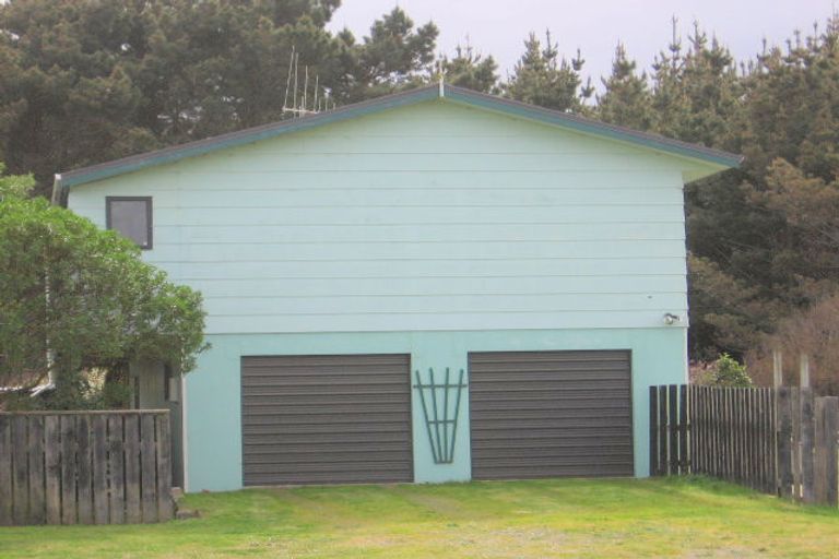 Photo of property in 27 Cousins Avenue East, Foxton Beach, Foxton, 4815