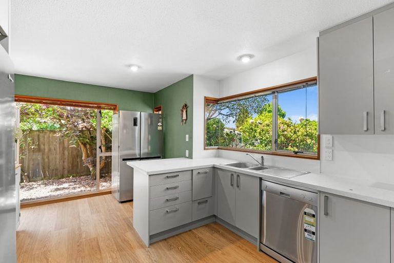 Photo of property in 31 Glenharrow Avenue, Avonhead, Christchurch, 8042