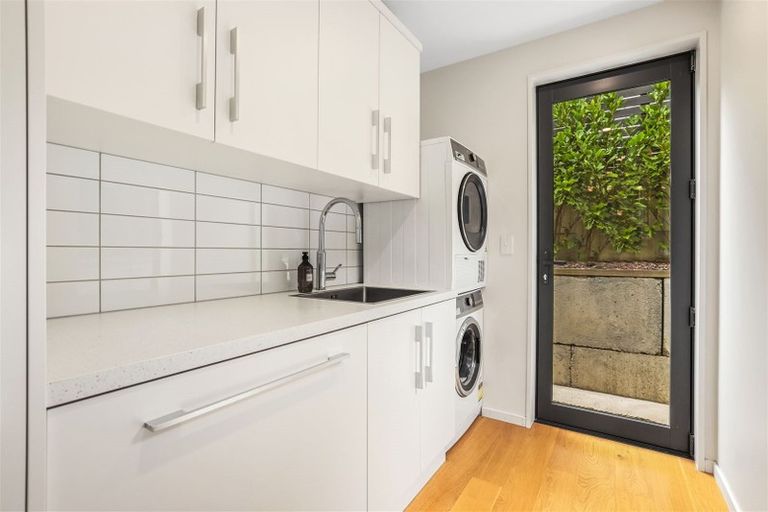 Photo of property in 110 Mount Pleasant Road, Mount Pleasant, Christchurch, 8081