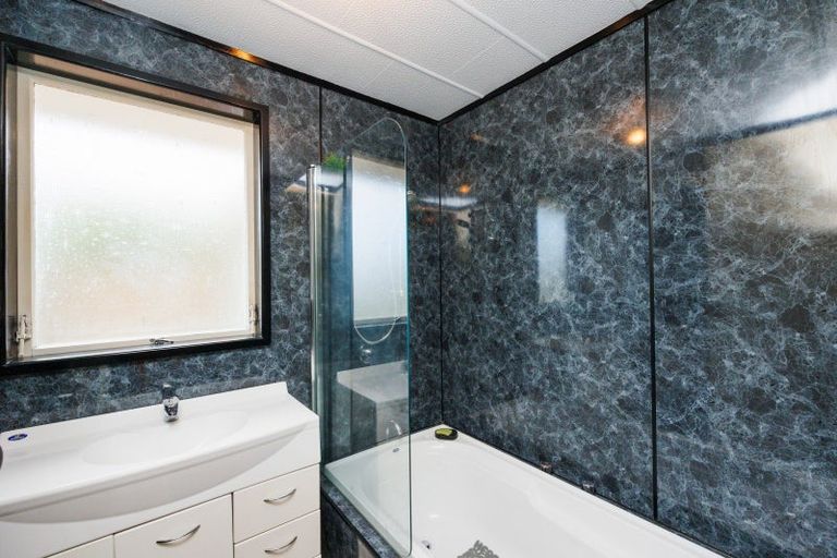 Photo of property in 39 Somerset Crescent, Highbury, Palmerston North, 4412