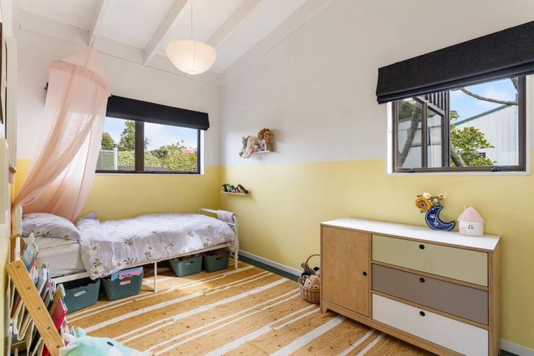 Photo of property in 2/26 Colonial Road, Birkenhead, Auckland, 0626