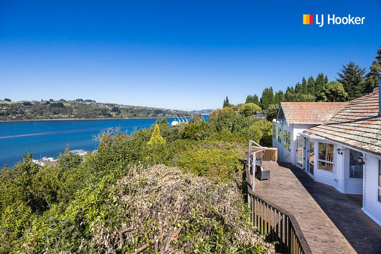 Photo of property in 32 Adderley Terrace, Ravensbourne, Dunedin, 9022