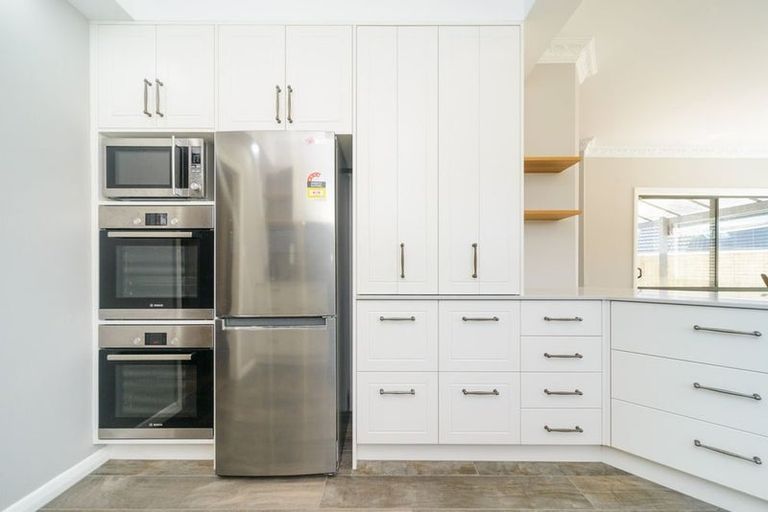 Photo of property in 12 Innes Place, Roslyn, Palmerston North, 4414