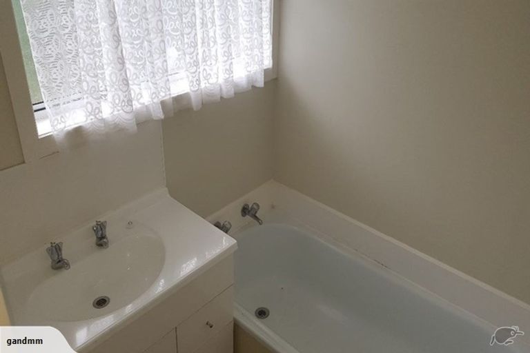 Photo of property in 30 Faith Bullock Place, New Lynn, Auckland, 0600