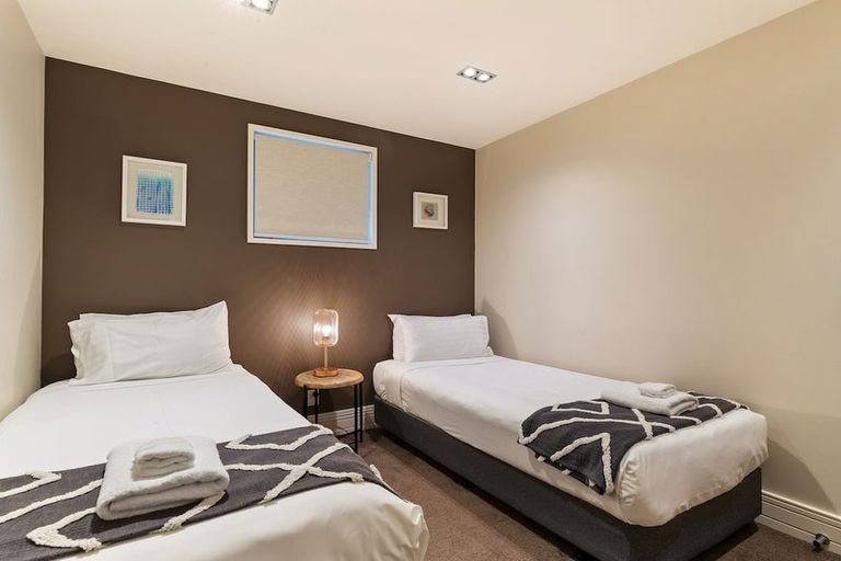 Photo of property in Rahiri Apartments, 1/23 Adelaide Street, Queenstown, 9300