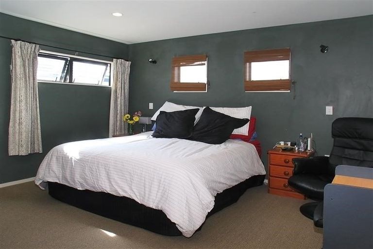 Photo of property in 52 Hawtrey Terrace, Churton Park, Wellington, 6037