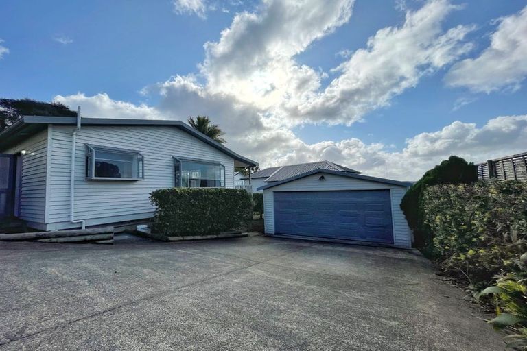 Photo of property in 39 Amberley Avenue, Te Atatu South, Auckland, 0610