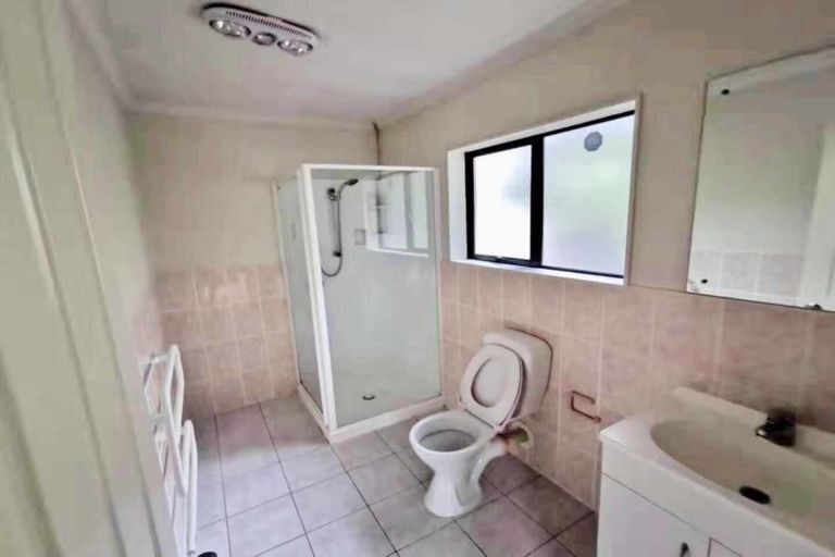 Photo of property in 19 Shah Place, Glen Eden, Auckland, 0602