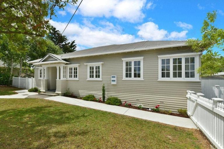 Photo of property in 72 Garfield Road, Helensville, 0800