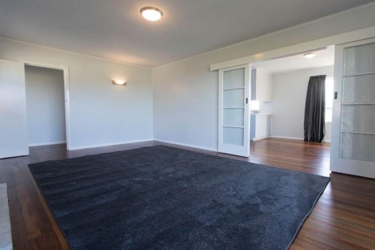 Photo of property in 16 Loasby Crescent, Newlands, Wellington, 6037