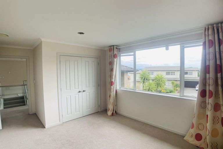 Photo of property in 1 Kenley Heights, Flat Bush, Auckland, 2016