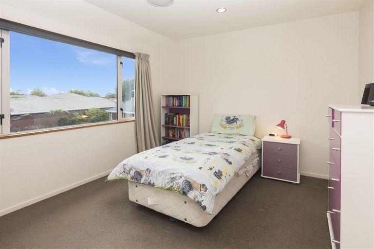 Photo of property in 16 Huntingdon Place, Avonhead, Christchurch, 8042