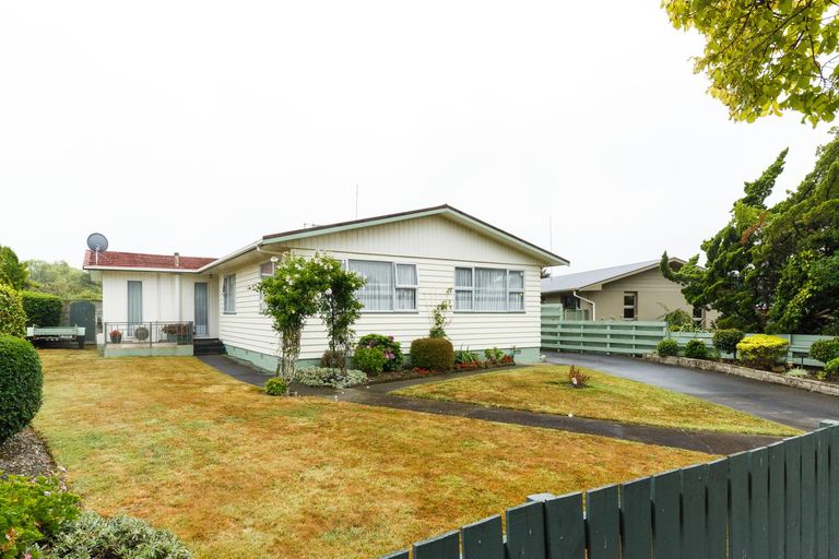 Photo of property in 36 John F Kennedy Drive, Milson, Palmerston North, 4414