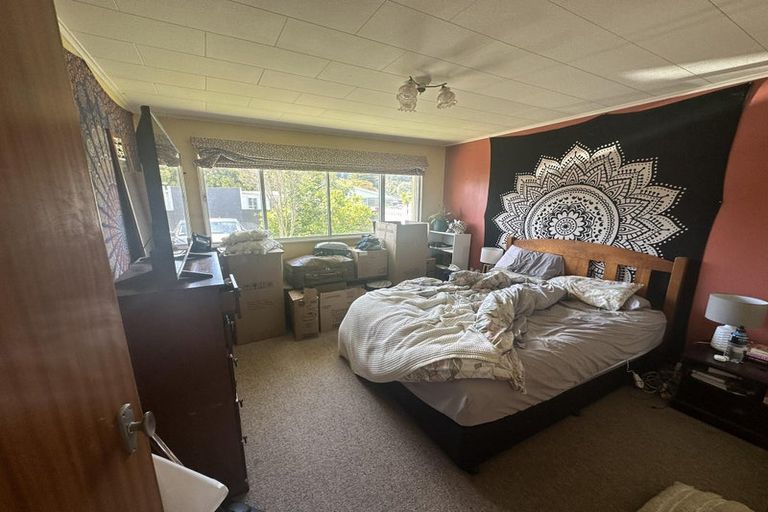 Photo of property in 1f1-a Sequoia Place, Maoribank, Upper Hutt, 5018