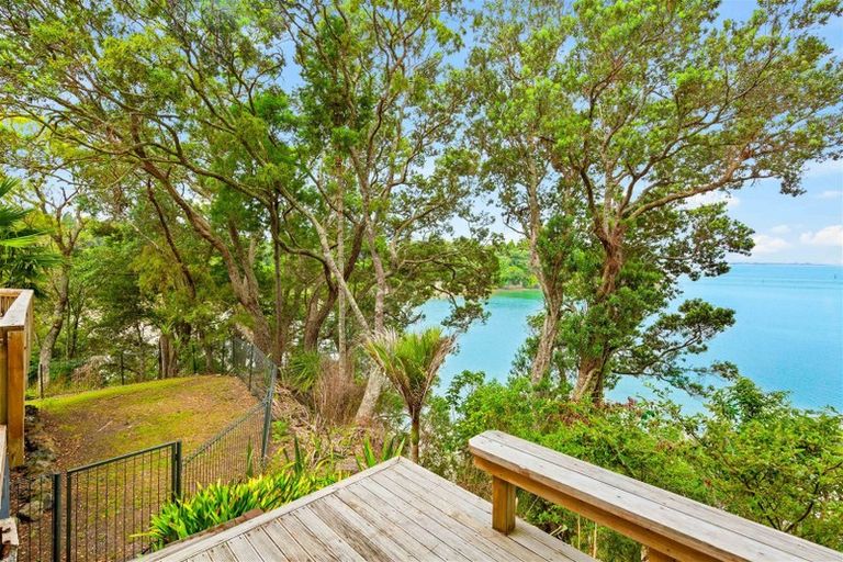 Photo of property in 44 Paturoa Road, Titirangi, Auckland, 0604