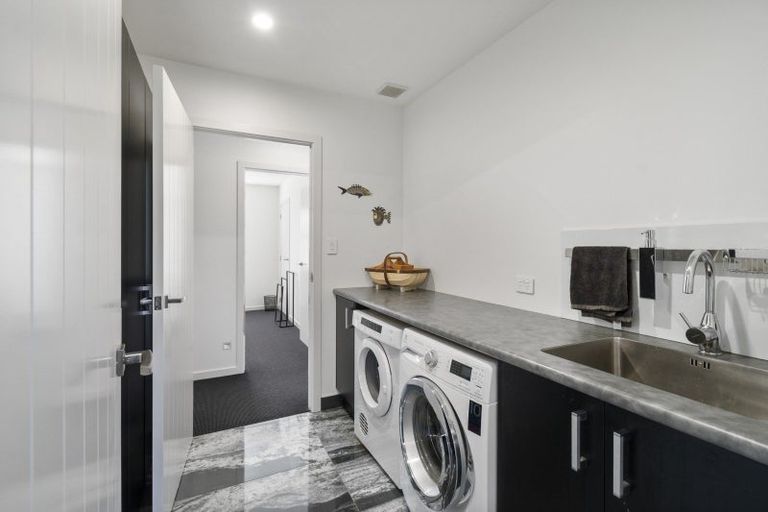 Photo of property in 172 Hendersons Line, Kelvin Grove, Palmerston North, 4470