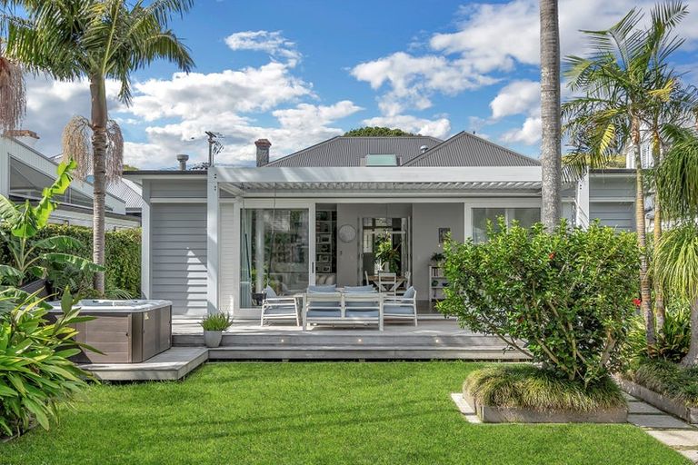 Photo of property in 23 Cheltenham Road, Devonport, Auckland, 0624