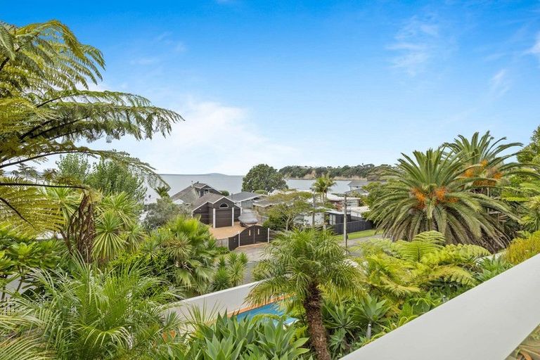 Photo of property in 32a Langton Road, Stanmore Bay, Whangaparaoa, 0932