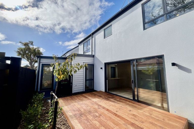 Photo of property in 2/10 Surrey Street, Linwood, Christchurch, 8062