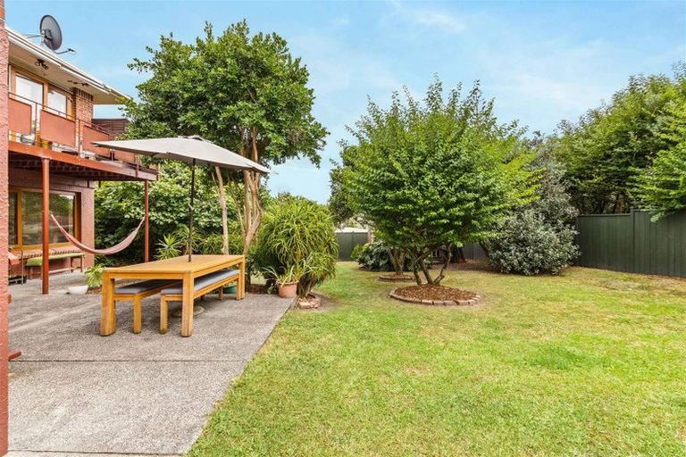 Photo of property in 60 Royal View Road, Te Atatu South, Auckland, 0610