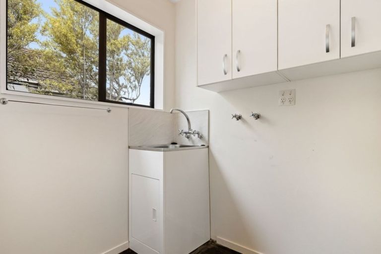 Photo of property in 2/92 North Avon Road, Richmond, Christchurch, 8013