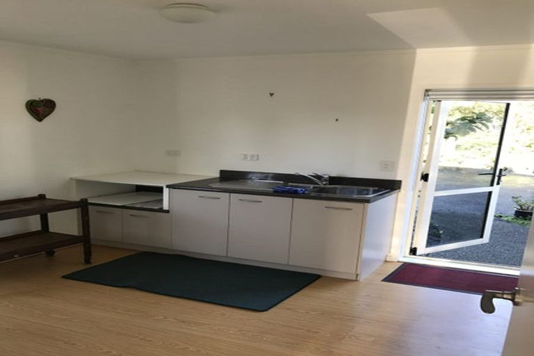 Photo of property in 1409 Whangaparaoa Road, Army Bay, Whangaparaoa, 0930