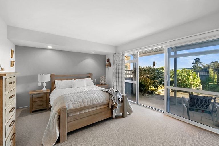 Photo of property in 14 Del Mar Place, Merrilands, New Plymouth, 4312