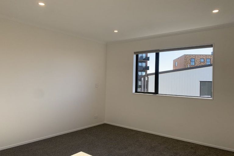 Photo of property in 18 Hema Road, Hobsonville, 0616