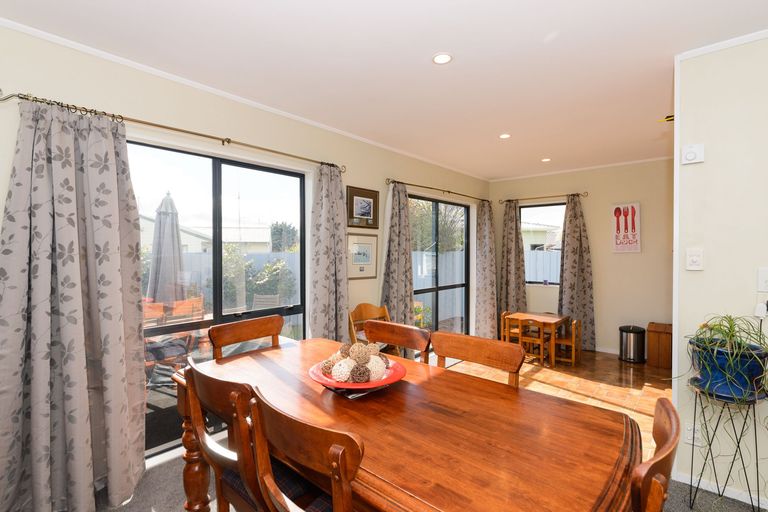 Photo of property in 28 Peppertree Glade, Kelvin Grove, Palmerston North, 4414