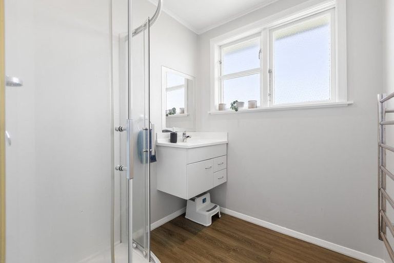 Photo of property in 94 Cook Street, Marfell, New Plymouth, 4310